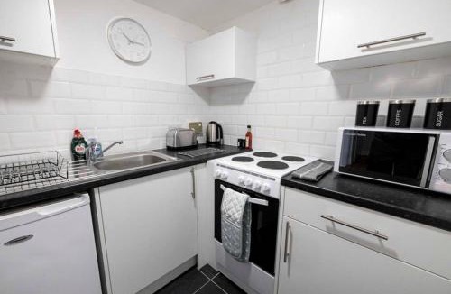 Glenisla Apartment | ☆ Bright, Modern West-End Apartment ☆
