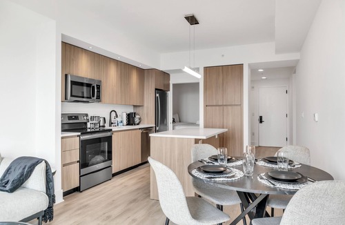 Vienna Apartment | Bright Monochromatic 2BR in Tysons w/Amenities + Pools/Gym/Boro Area