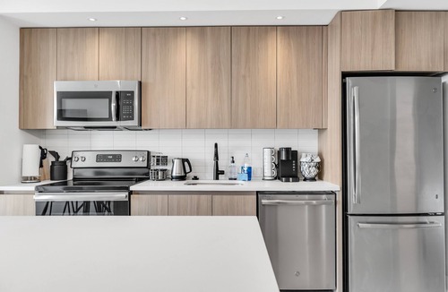 Vienna Apartment | Bright Monochromatic 2BR in Tysons w/Amenities + Pools/Gym/Boro Area
