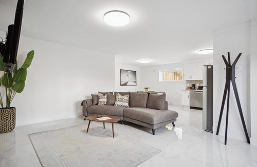 Burnaby House | Bright New Modern 2BR/2BA Family Stay with A/C | Close to SFU and Brentwood