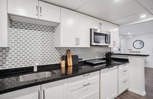 Burnaby House | Bright, New & Spacious 1 Bedroom Suite! Family friendly & central to shopping.