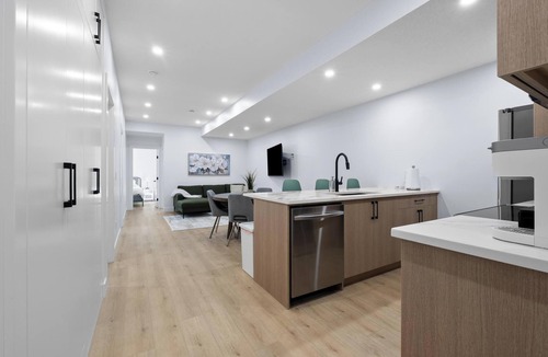 Southwest Calgary House | Bright/New & Spacious 3BR/2BA – Central Location