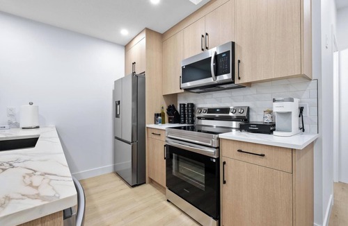 Southwest Calgary House | Bright/New & Spacious 3BR/2BA – Central Location