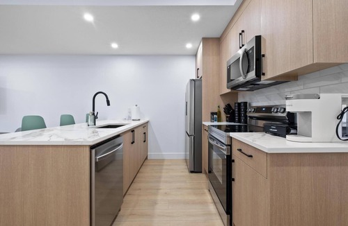 Southwest Calgary House | Bright/New & Spacious 3BR/2BA – Central Location