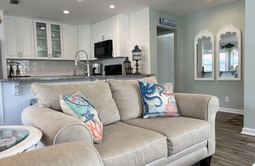 Demere Park Condo | Bright, newly updated 3 BR 2 BA condo - Walk to Pier and Village!