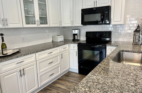 Demere Park Condo | Bright, newly updated 3 BR 2 BA condo - Walk to Pier and Village!