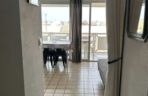 Mimizan-Plage Apartment | Bright oceanfront studio