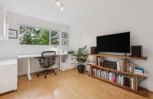 West Vancouver House | Bright open concept contemporary close to beaches, mountains. 3.5 bed, 2.5 bath