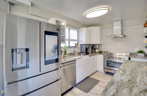 Ormond Beach Cottage | Bright Ormond Beach Home ~ 14 Mi to Daytona!