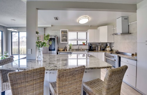 Ormond Beach Cottage | Bright Ormond Beach Home ~ 14 Mi to Daytona!