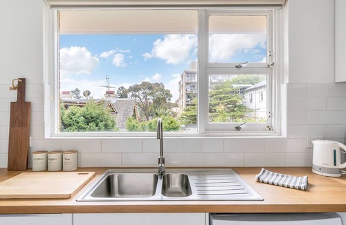 Manly Apartment | Bright & Peaceful Top-Floor Retreat with Harbour Views