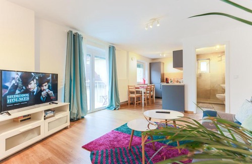 Lechhausen Apartment | BRIGHT - Perfect For 4 - Kitchen - Parking - Netflix