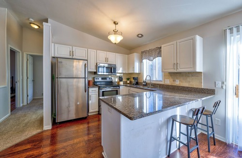 Village of Cottage Grove House | Bright, Private 3BR Duplex Unit with Parking in Cottage Grove