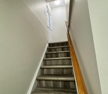 Mount Pleasant House | Bright Queen Room close to Sheridan College and Airport