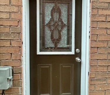 Mount Pleasant House | Bright Queen Room close to Sheridan College and Airport