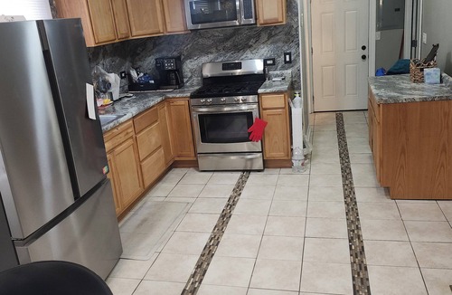 Greater Grand Crossing Apartment | Bright & Quiet 2 Bd Nest/1st FL Getaway