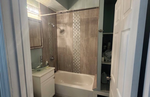 Greater Grand Crossing Apartment | Bright & Quiet 2 Bd Nest/1st FL Getaway