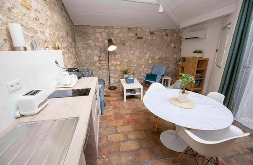 Avignon City Centre House | Bright, quiet Mazet in historic center