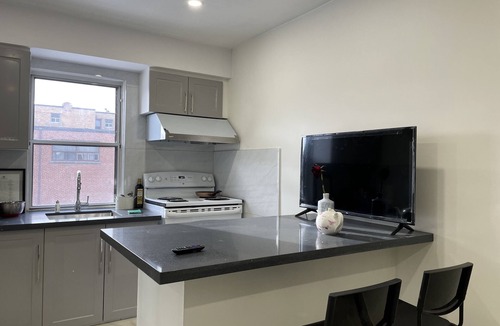 Port Credit Apartment | Bright & refreshing Port Credit apartment - 4 mins to the lake!