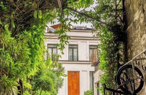 Quartier Saint-Ambroise Apartment | Bright & renovated 3BD for 8 guests in Le Marais!