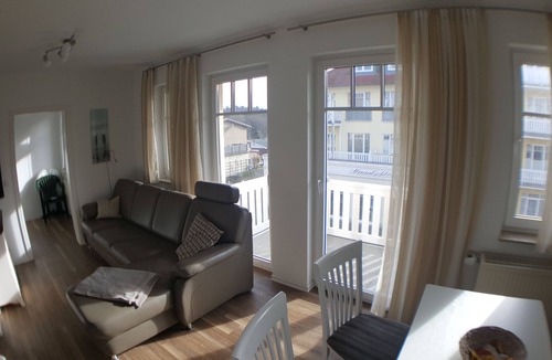 Ostseebad Kuhlungsborn Apartment | Bright renovated apartment 350m to the beach