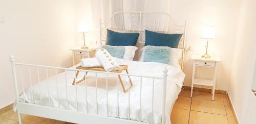 West Bank House | Bright Renovated Room Close to Everything