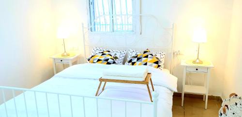 West Bank House | Bright Renovated Room Close to Everything