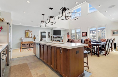 Stratton Mountain Condo | Bright retreat w/hot tub & resort access