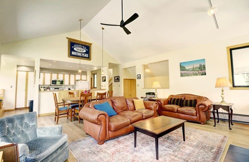 Keystone Cabin | Bright Retreat with New Equipped Deck in Dillon, Colorado