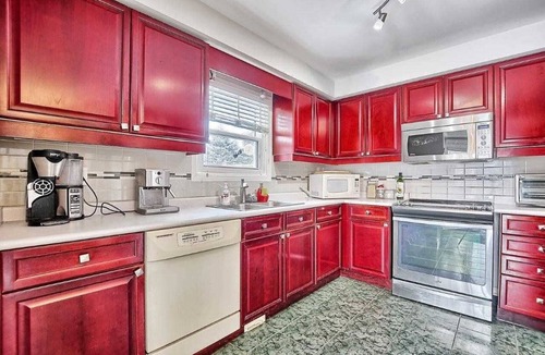 Brampton House | Bright & Roomy 3BR Suburb Stay Near Lake of Dreams