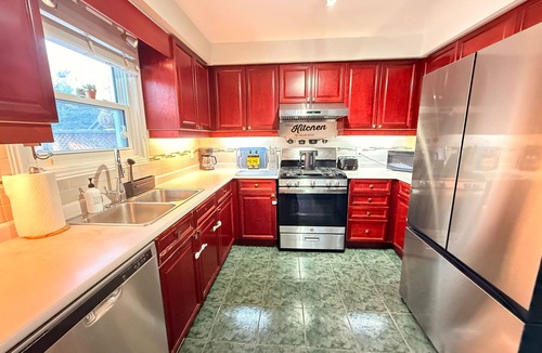 Brampton House | Bright & Roomy 3BR Suburb Stay Near Lake of Dreams
