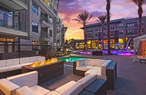 Fashion Square Apartment | Bright & Rustic Space Next To Fashion Square! Pool