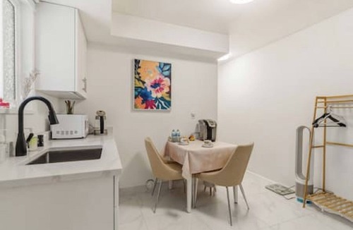Kensington-Cedar Cottage Apartment | Bright Self-Contained Studio | East Van Fraserhood
