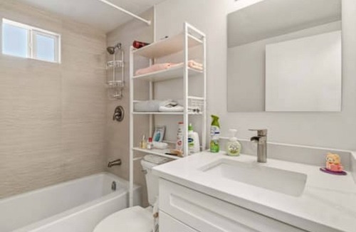 Kensington-Cedar Cottage Apartment | Bright Self-Contained Studio | East Van Fraserhood