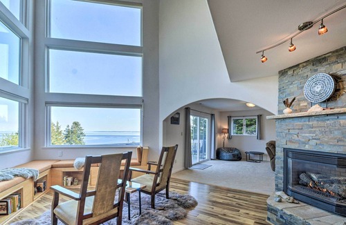 Diamond Point Apartment | Bright Sequim Duplex w/ Views of Waterway!