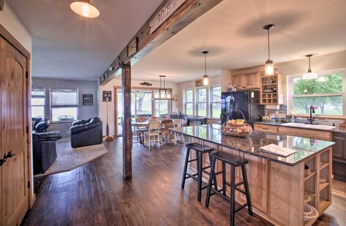 Cecil House | Bright Shawano Lake Oasis - Walk to Boat Launch!