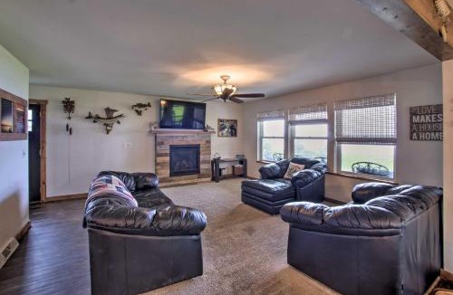 Cecil House | Bright Shawano Lake Oasis - Walk to Boat Launch!