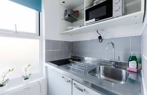 Harrow Road Apartment | Bright Single Studio in Vibrant Harrow Road Area