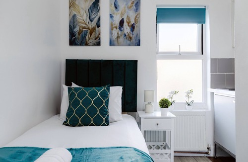 Harrow Road Apartment | Bright Single Studio in Vibrant Harrow Road Area