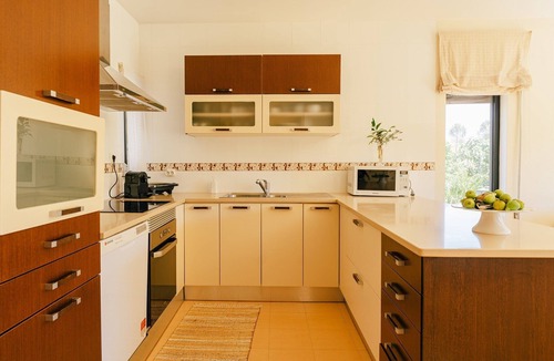 Outeiro da Cabeca Villa | Bright, Space and Comfort Home in the village