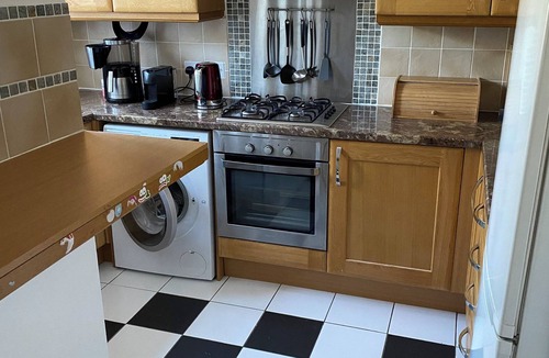 Kilburn Apartment | Bright & Spacious 2-Bedroom with Private Balconies & Excellent City Access