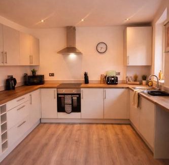 Rotherham House | Bright & Spacious 3-Bed Rotherham Home Ideal for Families or Contractors