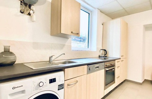 Liesing Apartment | Bright & Spacious 3-BR Apt with Direct City Access