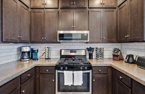Elkhart House | Bright & Spacious 3BR/2.5BA | Near DT Elkhart