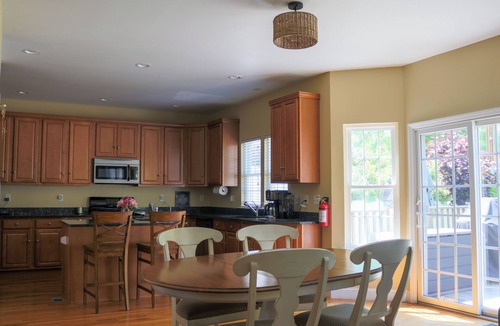 Avon House | Bright, Spacious 4-bdrm Bay Head Shore Home - super close to beach, lake & town