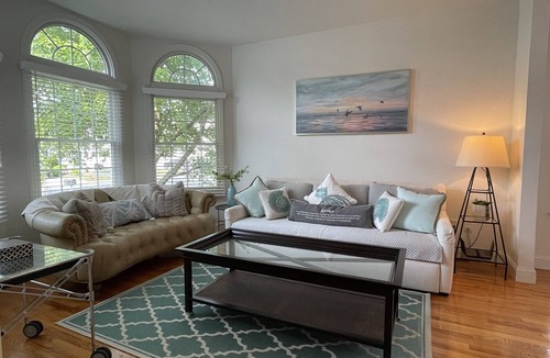 Avon House | Bright, Spacious 4-bdrm Bay Head Shore Home - super close to beach, lake & town