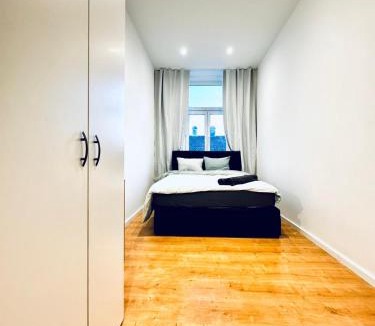 Liesing Apartment | Bright & Spacious 4BR Apt Near Kaufpark Alterlaa