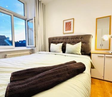 Liesing Apartment | Bright & Spacious 4BR Apt Near Kaufpark Alterlaa