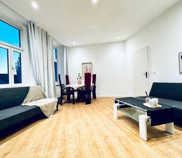 Liesing Apartment | Bright & Spacious 4BR Apt Near Kaufpark Alterlaa