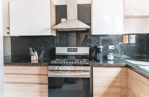 Bella Vista Apartment | Bright & Spacious Apt In City central Getaway